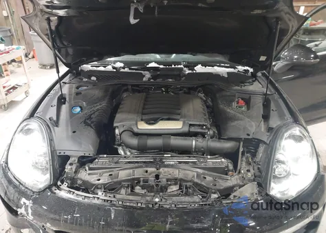 2016 Porsche Cayenne z USA, uszkodzony, nr VIN WP1AA2A25GLA02461